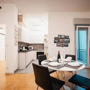  Appartamento Sweethome Ampio Bilocale In Centro Con Parcheggio Gratuito Coperto Vicino A Stazione Como-milano Italia